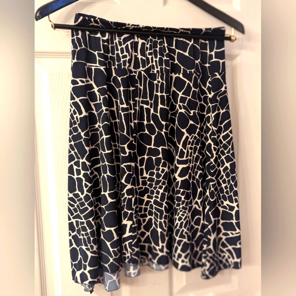 Stylish Vintage Black & White Ladies Med Reg Midi Skirt